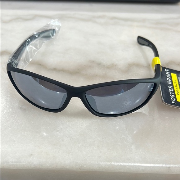 Foster Grant Black Backstop Polarized Sunglasses - Picture 1 of 5